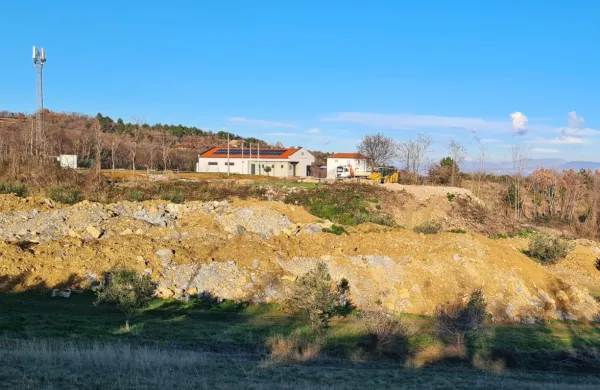 Ne deponija, ampak bodoči vinograd v &Scaron;marjah