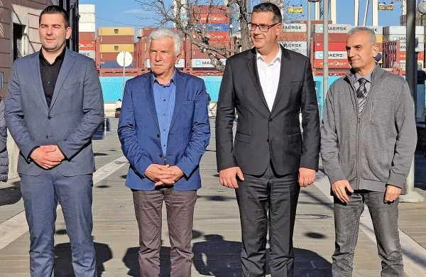  Na fotografiji so (z leve): Andrej Korenika, Milan Bogatič, Aleš 
Bržan in Gregor Strmčnik.