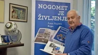 Franc Kopatin s svojo lansko knjigo, ki, kot pravi, ne bo zadnja.