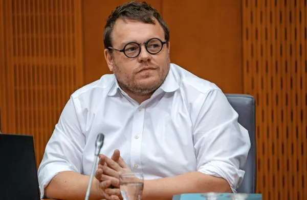 Odbor DZ za delo, družino, socialne zadeve in invalide je danes 
predstavitev kandidata za ministra za solidarno prihodnost Simona Maljevca ocenil kot ustrezno.