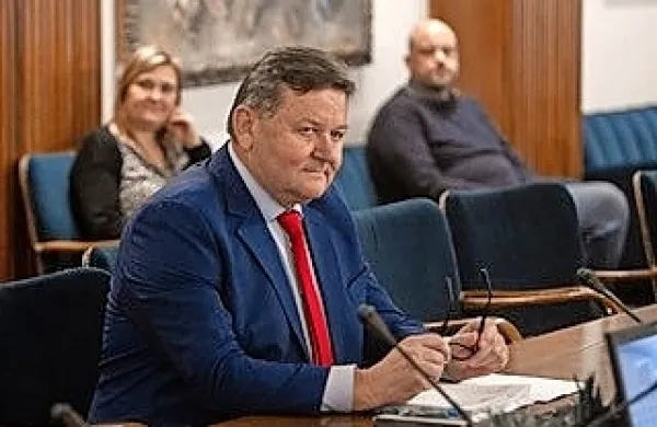 Kandidat za ministra za kohezijo in regionalni razvoj Aleksander 
Jevšek je s svojo predstavitvijo prepričal odbora za gospodarstvo 
in za zadeve EU.