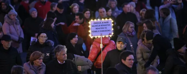 Čas klecajoče pameti in izsiljenih opravičil