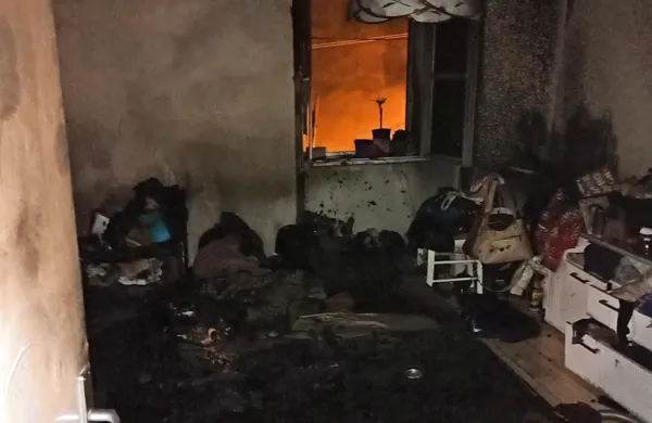 Zagorelo je  v  sobi,  ogenj  je  povzročil  za  približno 20.000 evrov 
škode.  