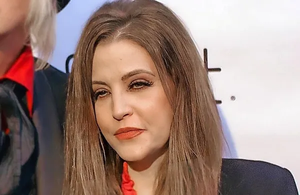 Hči legendarnega glasbenika Elvisa Presleyja, nedavno preminula 
Lisa Marie Presley, je zapravila skoraj vse premoženje, ki ga je 
podedovala po leta 1977 umrlem očetu.