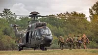 Resolucija predvideva nadgradnjo helikopterskih zmogljivosti in 
nakup še drugega transportnega letala. Prvo je že naročeno in ga 
preizkušajo v Italiji.  