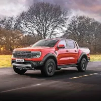 Ford ranger bo najprej na voljo v divji raptor izvedbi, šele konec 
leta bo na voljo z dizelskim motorjem.
