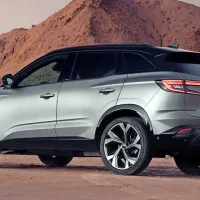 Renault v kratkem v svoje prodajne salone pošilja nadomestilo za 
upokojenega kadjarja. Naslednik je austral.