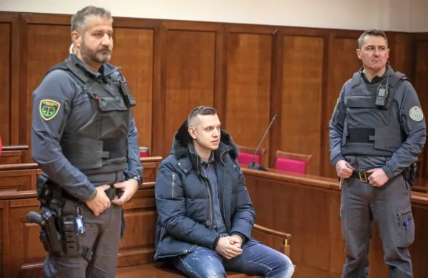  Na zatožni klopi je  sedel samo Klemen Kadivec.