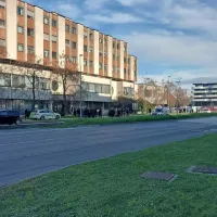 Zaradi grožnje z bombo evakuirali ljudi s sodi&scaron;ča