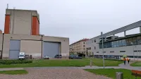 Dva razpisa sta mimo, tudi dodatnega pol milijona pa ni dovolj, da 
bi dobili gradbince za zunanji avditorij. Upajo, da bo ministrstvo 
spet priskočilo na pomoč. 