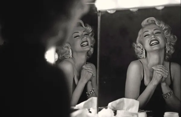 Blondinka, Netflixov biografski film o Marilyn Monroe, ima skupno 
osem nominacij za maline; med drugim za najslabši film ter režijo 
in scenarij. 