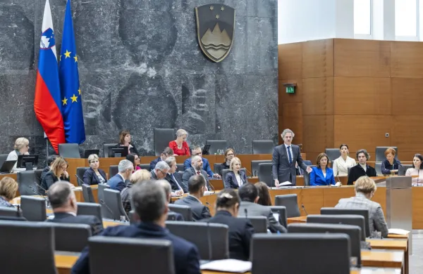 Državni zbor je potrdil listo devetih ministrskih kandidatov.