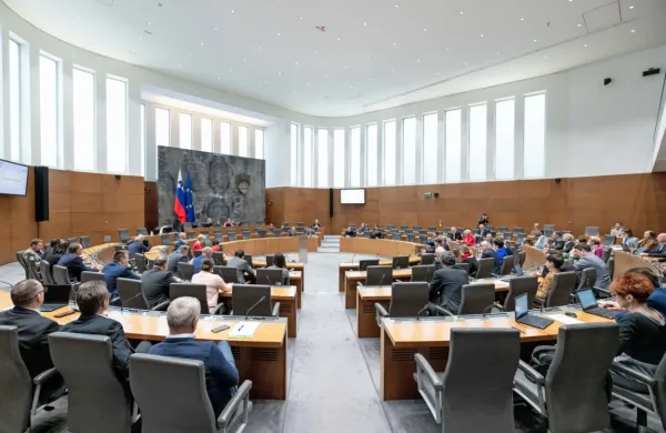 DZ znova podprl novelo zakona o finančni upravi