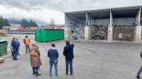  Svetniki naj bi si včeraj popoldne ogledali delovanje zbirnega 
centra, a sta se vabilu župana odzvala samo dva od 16. Jutri se 
bodo odločali, ali je primerno, da zbirni center ostane na MMP.