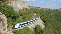 Ko bodo v prihodnje odstranili železniške tire, bodo  progo pod Kraškim robom  zasedli sprehajalci in kolesarji. 