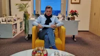 “Z radovednostjo zrem naprej, sreča je, kot pravijo, na strani 
pogumnih,” pravi bivši predsednik.