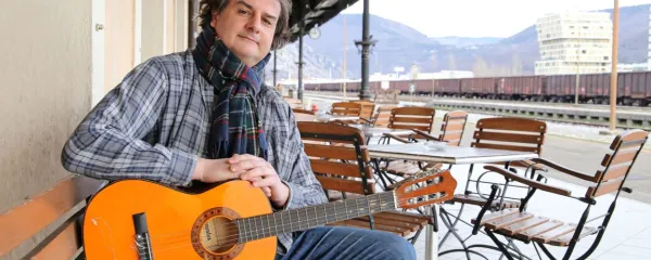 Aljoša Saksida je razpet vse od Trsta do Gorice. V objektiv se je ta teden le pustil “ujeti” na železniški postaji v Novi Gorici. 