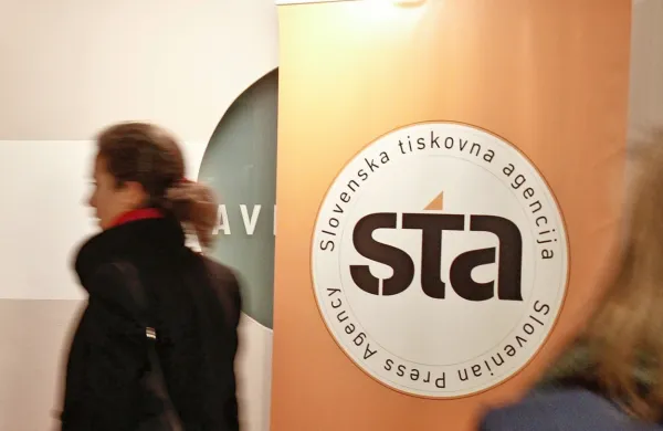Vrednost pogodbe je v primerjavi z lanskim letom višja za 243.600 
evrov oziroma za dobrih deset odstotkov.