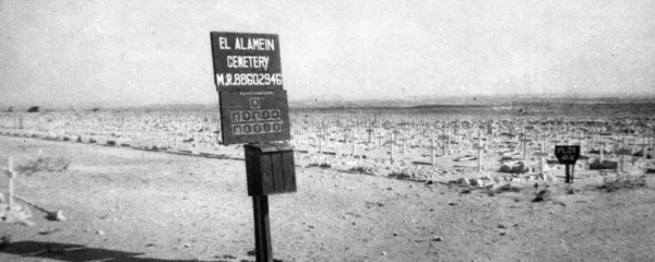 Vojaško pokopališče El Alamein v Egiptu. Okoli polovica vseh tu 
pokopanih padlih, med njimi tudi primorskih Slovencev, ni 
identificirana. 