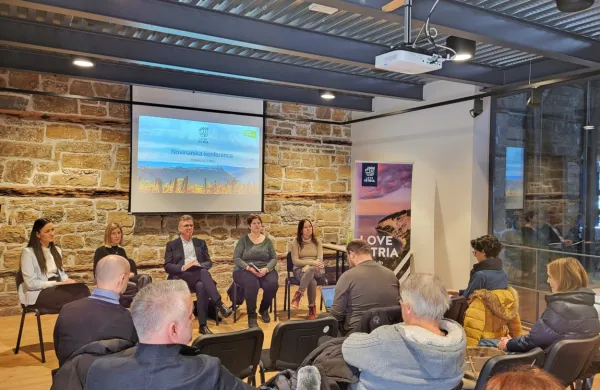 Na novinarski konferenci v portoroškem Info centru Monfort so 
spletno stran predstavili predstavniki vseh štirih sodelujočih 
istrskih turističnih organizacij.