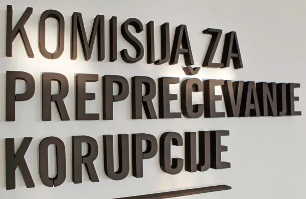 Slovenija na indeksu zaznave korupcije zdrsnila rekordno nizko