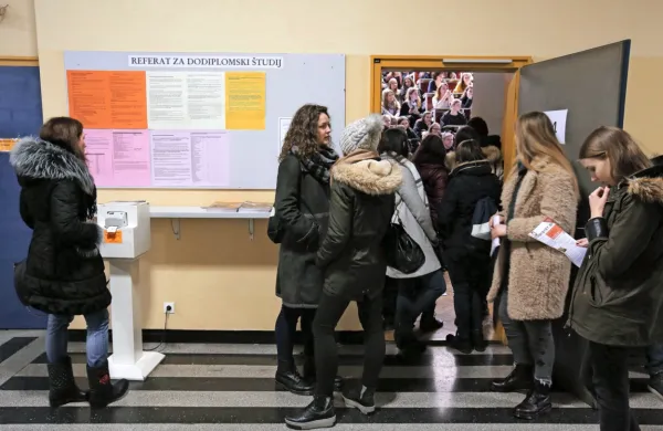 Vlada naj bi razpis potrdila danes, tako da bodo bodoči študentje 
v petek vedeli, koliko vpisnih mest ponujajo posamezne fakultete. 