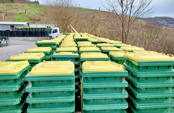 Zabojnike z rumenimi pokrovi bo brezplačno prejelo nekaj več kot 
1500 gospodinjstev v piranski občini.