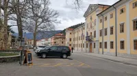 Občina Vipava in Univerza v Novi Gorici si po  sporazumu o zakupu 
in uporabi prostorov dvorca Lanthieri želita sodelovanja in ne  
sporov.