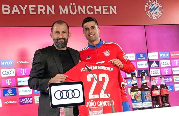 Joao Cancelo (desno) bo odslej nosil dres Bayerna. 