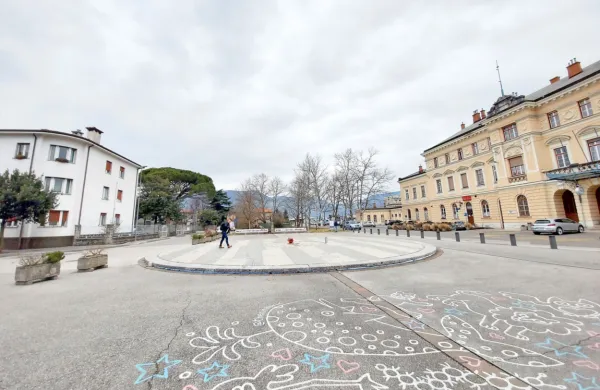 Prenova Trga Evrope se načrtuje že nekaj let, a so še vedno pri izbiri projektantov, dileme so tudi okrog objekta ob njem. Časa zmanjkuje, a 
je roke še mogoče ujeti, so prepričani v Novi Gorici.
