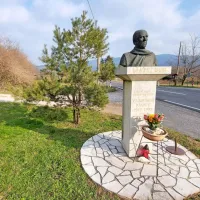 Grgar je rojstni kraj pesnika Mateja Bora (Vladimirja Pavšiča), ki so 
mu pred rojstno hišo postavili doprsni kip, od tam pa vodi tudi 
tematska pot.  