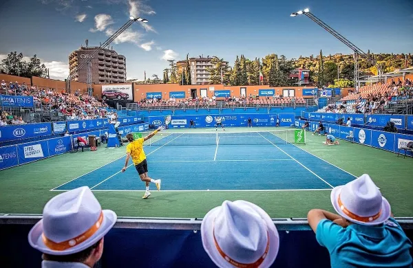 Teniški center Lucija v Portorožu je bil zgrajen leta 1976 in hitro 
postal glavni center teniškega dogajanja v Sloveniji. 