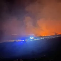 Požar je zajel okoli 12 hektarjev suhe trave.