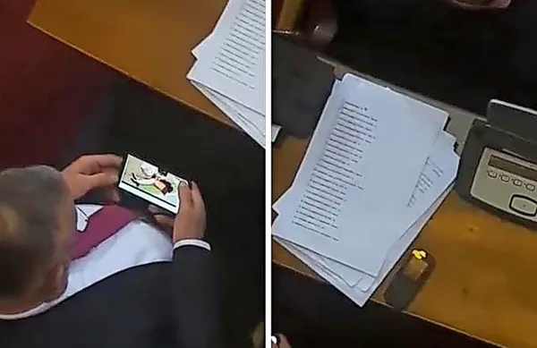 Srbski poslanec je med sejo gledal pornografske filme. 