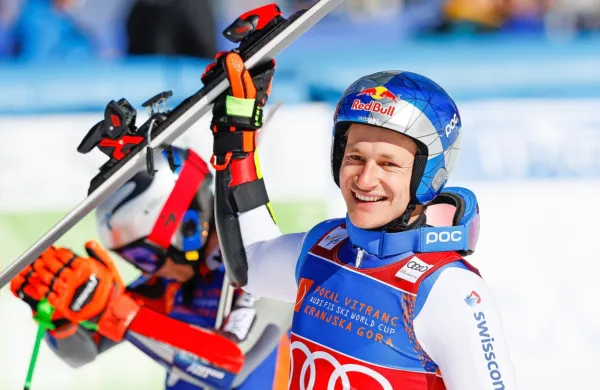 Marco Odermatt, eden glavnih favoritov za zmago,  je na četrtem 
mestu ostal brez svojega prvega odličja na svetovnem prvenstvu.