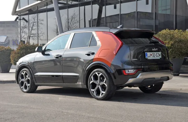 Niro v njegovi drugi izdaji bo letos prepričal okrog sto slovenskih 
kupcev. Največ zanimanja vlada za izvedbo z električnim motorjem.

