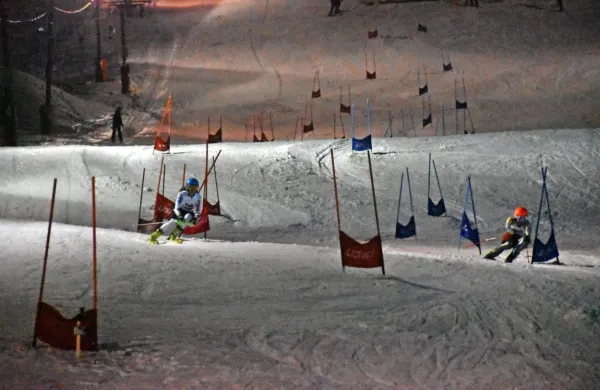 Nočni slalom je prijetno popestril počitnice pod Javornikom.