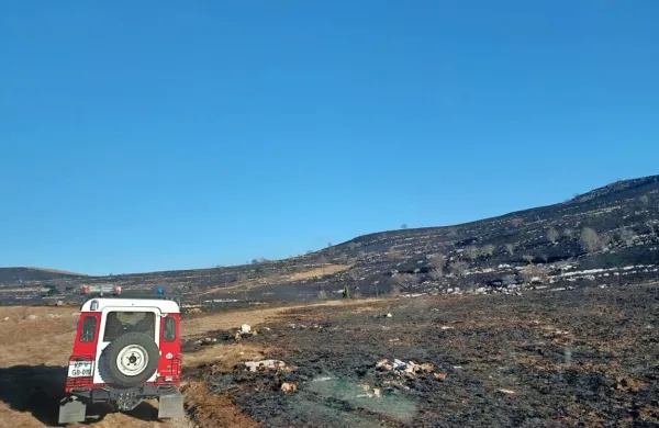 Domačine  je v noči na  sredo skrbelo, da  se  bo požar  približal  vasi, 
a  so  gasilci  že  sredi  noči  požar   omejili in do jutra pogasili.