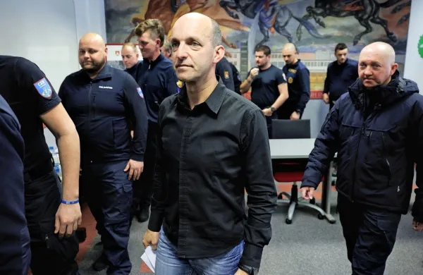  Člani Sindikata poklicnega gasilstva Slovenije  - v ospredju je 
generalni  sekretar David Švarc - so na novinarski konferenci 
predstavili podrobnosti četrtkovega protestnega shoda. 