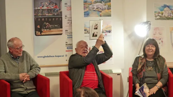 Andrej Jelačin predstavil knjižico pesmic in pripovedk O čarobni skali