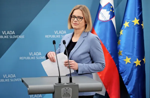 

Sanja Ajanović Hovnik: “Rast mase plač bezlja, prav tako smo 
priče obvodom plačnega sistema s parcialnimi dogovori.”