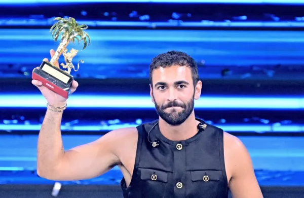 Zmago na letošnjem festivalu popevke v Sanremu je odnesel 
Marco Mengoni.