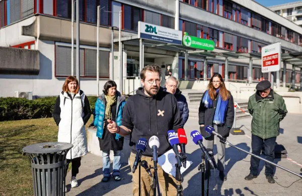 V civilni iniciativi Glas ljudstva so opozorili na odhode zdravnikov 
iz zdravstvenih domov k zasebnikom. 