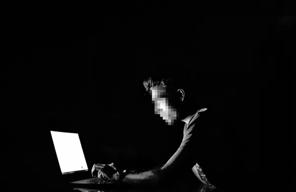 Koprski kriminalisti  so  tožilstvu  ovadili  moškega,  ki  je  prek  spleta  
delil  številne  datoteke,   na  katerih  so  bili  prikazani spolno  zlorabljeni  otroci  in mladoletniki. 