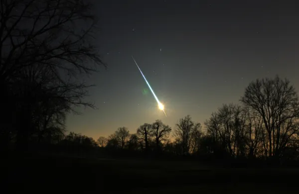 Takole je bil padajoči asteroid viden s severnega dela Francije.