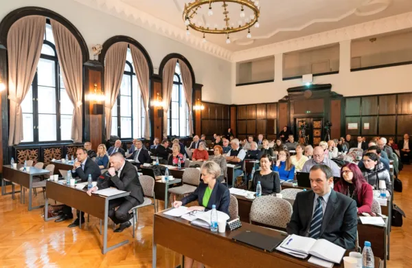 Člani skupščine ZZZS niso najbolj zadovoljni s pojasnili ministra 
Danijela Bešiča Loredana glede napovedane zdravstvene reforme 
in vloge, ki bi jo pri tem imel ZZZS. 
