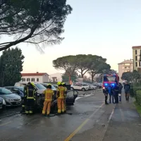 V Izoli zagorel avtomobil