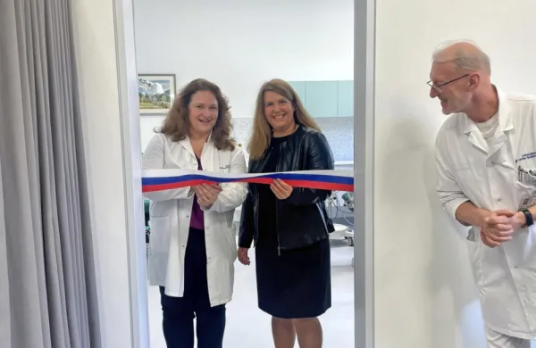 Na ginekološki kliniki UKC Ljubljana so danes slovesno odprli nov 
kolposkopski center. 