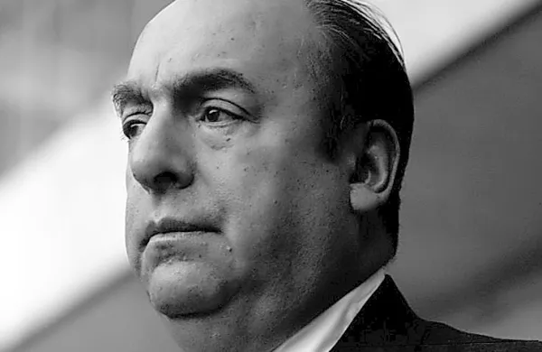 Družina čilskega pesnika Pable Neruda trdi, da je bil pesnik tik 
pred smrtjo zastrupljen s smrtonosno bakterijo, ki naj bi mu jo 
vbrizgali v telo. Foto: Wikipedia