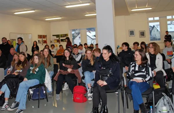 Na dogodku Pitchaj se je v Podjetniškem inkubatorju Perspektiva s poslovnimi idejami predstavilo 14 osnovnošolskih in srednješolskih ekip.